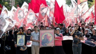 Ειρήνευση τέλος με το PKK, διώξεις Κούρδων βουλευτών θέλει ο Ερντογάν