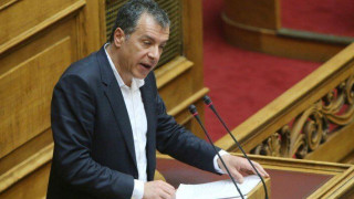Θεοδωράκης σε Τσίπρα: Μέχρι πότε θα ανέχεστε τη Ζωή;