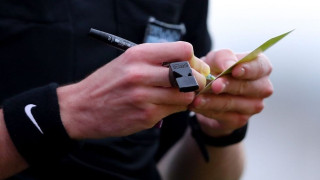 Γιατί πιέζεται ο Μπένετ