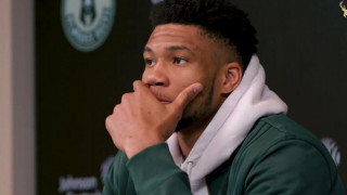 Αντετοκούνμπο για Τσιτσιπά και Σάκκαρη: «Πύρινη μπάλα και υπέροχος τύπος»