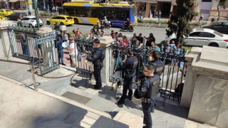 Δεν έδωσε το παρών το Δημόσιο στη δίκη των αρνητών του εμβολίου