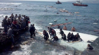 Βύθιση αλιευτικού με 700 πρόσφυγες ανοιχτά της Λιβύης
