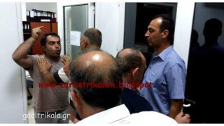 Παραλίγο... ξύλο στο δημοτικό συμβούλιο Φαρκαδόνας! (video)