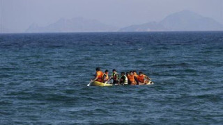 Στη ναύλωση πλοίου για 2.500 μετανάστες προσανατολίζεται η κυβέρνηση
