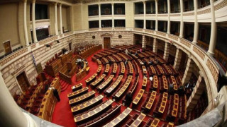 Κλείνει η Βουλή, απομακρύνονται ψήφος εμπιστοσύνης και εκλογές