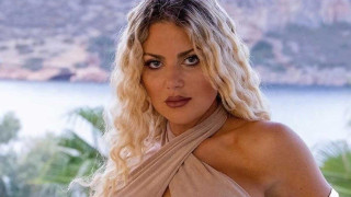 Ανανεωμένη με σέξι μπικίνι η Αθηνά New York μετά τον χωρισμό της με τον Παππά