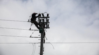 Νέα Φιλαδέλφεια: Τραυματισμός γυναίκας μετά από πτώση κολώνας ΔΕΗ (vid)