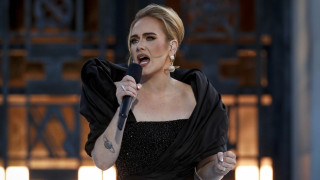 Adele: «Ανυπομονώ να γίνω 60 ετών...»