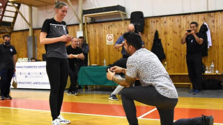 Βόλεϊ: Πρόταση γάμου στην προπονήτρια του ΠΑΟΚ μέσα στο γήπεδο!