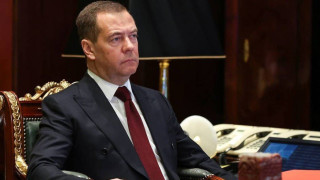 Ακραίος Μεντβέντεφ: «Κάνε… χαρακίρι»-Γιατί έκανε επίθεση στον πρωθυπουργό της Ιαπωνίας (vids)