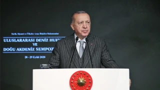 Ερντογάν: Όσο βουλιάζει στις δημοσκοπήσεις, τόσο πιο πολύ απειλεί την Ελλάδα