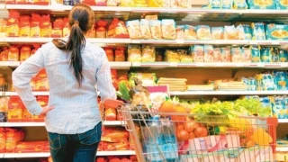 Πέντε τρόφιμα που ένας γιατρός δε βάζει στο καλάθι του σούπερ μάρκετ για να μειώσει τον κίνδυνο καρκίνου