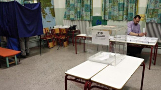 Ντέρμπι ΣΥΡΙΖΑ – ΝΔ με στοιχεία θρίλερ δείχνουν νέες δημοσκοπήσεις