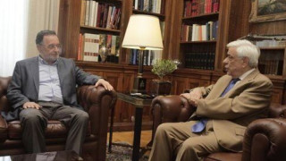 Ο Λαφαζάνης πήρε την εντολή με επίθεση στην κυβέρνηση και μήνυμα στον Πρόεδρο