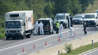 Δεκάδες μετανάστες νεκροί από ασφυξία σε φορτηγό στην Αυστρία