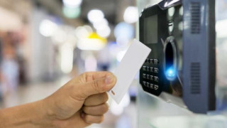 Ψηφιακή κάρτα εργασίας: Το νέο καθεστώς για 125.000 εργαζόμενους και οι γκρίζες ζώνες