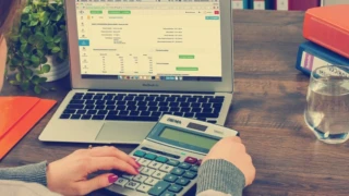 Στο «στόχαστρο» τα μεγάλα πορτοφόλια, εκτός ΦΠΑ οι «μικροί» επαγγελματίες