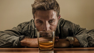 Επιτρεπόμενα όρια στο αλκοόλ-Τι λέει ο νέος ΚΟΚ και τι ισχύει με το αλκοτέστ