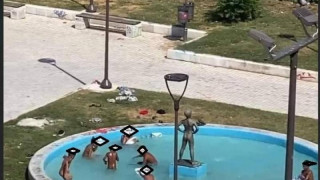 Θεσσαλονίκη: Βούτηξαν γυμνοί σε σιντριβάνι