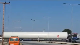 Μποτιλιάρισμα στα Τρίκαλα για να μεταφερθούν ανεμογεννήτριες