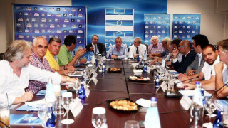Ο καβγάς στη Super League  γίνεται για το… πάπλωμα