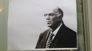 Η προεκλογική αφίσα του Βασίλη Λεβέντη που σαρώνει το ίντερνετ!