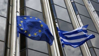 Γιούνκερ: Να τηρηθεί το μνημόνιο, αλλιώς η ΕΕ θα αντιδράσει «διαφορετικά» 
