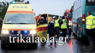 Μετωπική λεωφορείου με στρατιωτικό τζιπ στα Τρίκαλα