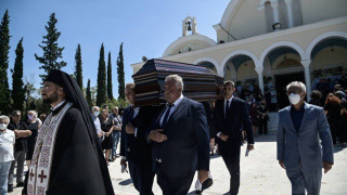 Διονύσης Σιμόπουλος: Οδύνη στο «ύστατο χαίρε» στον σπουδαίο επιστήμονα