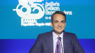 Ακρίβεια και υποκλοπές φθείρουν την κυβέρνηση και «ροκανίζουν» τα ποσοστά της