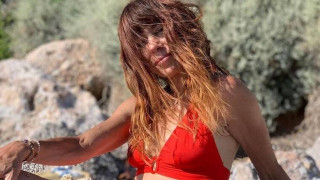 Μυρτώ Αλικάκη: Δεν υπάρχει το κορμί της στα 50 της - Οι νέες φώτο της με μπικίνι είναι απίθανες