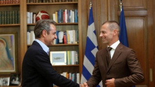 Μητσοτάκης σε Τσέφεριν: «Θα κάνουμε ό,τι είναι απαραίτητο για να λύσουμε τα προβλήματα στο ποδόσφαιρο»