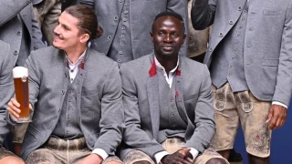 Μανέ: Χωρίς μπύρα στη φωτογράφηση της Μπάγερν για το Octoberfest!