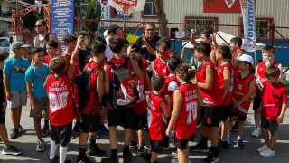 Καλαμαριά: Ο Δαρδαμανέλης έπαιξε μπάσκετ με παιδιά ακαδημίας