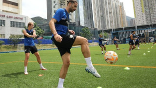 Στο Χονγκ Κονγκ συνεχίζει την καριέρα του ο Μανιάς