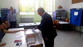 «Άνοιξε το χορό» ο Καραμανλής»