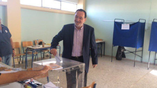 «Όχι στην αποχή και τα μνημόνια»