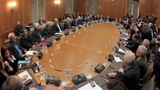 «Σπάνε» υπουργεία και μπαίνουν στην κυβέρνηση εξωκοινοβουλευτικοί