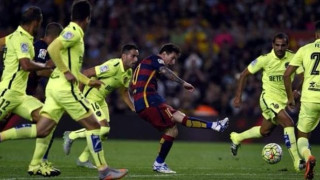 Απλά, λιτά και ξανά μόνη στην κορυφή! (video)