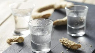 Έντονη αντίδραση των Κρητικών για τον φόρο στη ρακή!