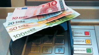 «Χαλαρώνουν» τα capital controls