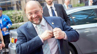 Σουλτς: «Δεν καταλαβαίνω γιατί συνεχίζει με τους ΑΝΕΛ»