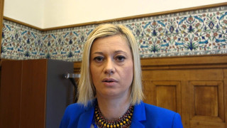 Ραχήλ Μακρή: Κάνει καρτ και σχολιάζει τα πάντα! (ΒΙΝΤΕΟ)