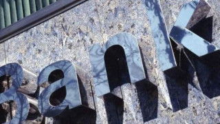 Telegraph:Παραμένει ο κίνδυνος για κούρεμα καταθέσεων 