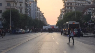ΤΩΡΑ: Αντιφασιστική πορεία στη μνήμη του Π. Φύσσα στο κέντρο της Θεσσαλονίκης