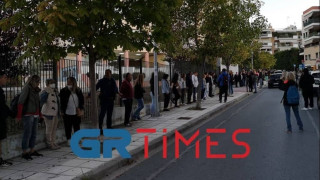 3ο ΓΕΛ Καλαμαριάς: Μαθητές και γονείς αλυσοδέθηκαν για να διαμαρτυρηθούν