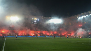 AEK-Ολυμπιακός: Ένταση με αστυνομικές δυνάμεις έξω απο το «Οpap Arena», έριξαν χημικά ακόμα και σε μαγαζιά!