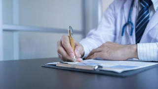 Αθήνα: Πότε θα γίνει η δίκη του γιατρού που συνελήφθη για φακελάκι