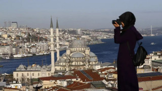 Ερντογάν: Να κάνουμε δημοψήφισμα στην Τουρκία για τη μαντίλα