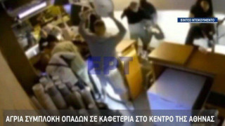 Σκηνές ωμής βίας από οπαδούς σε καφετέρια στο κέντρο της Αθήνας
